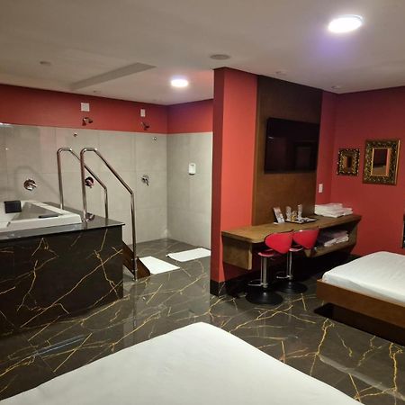 Tantra Motel 托莱多 外观 照片